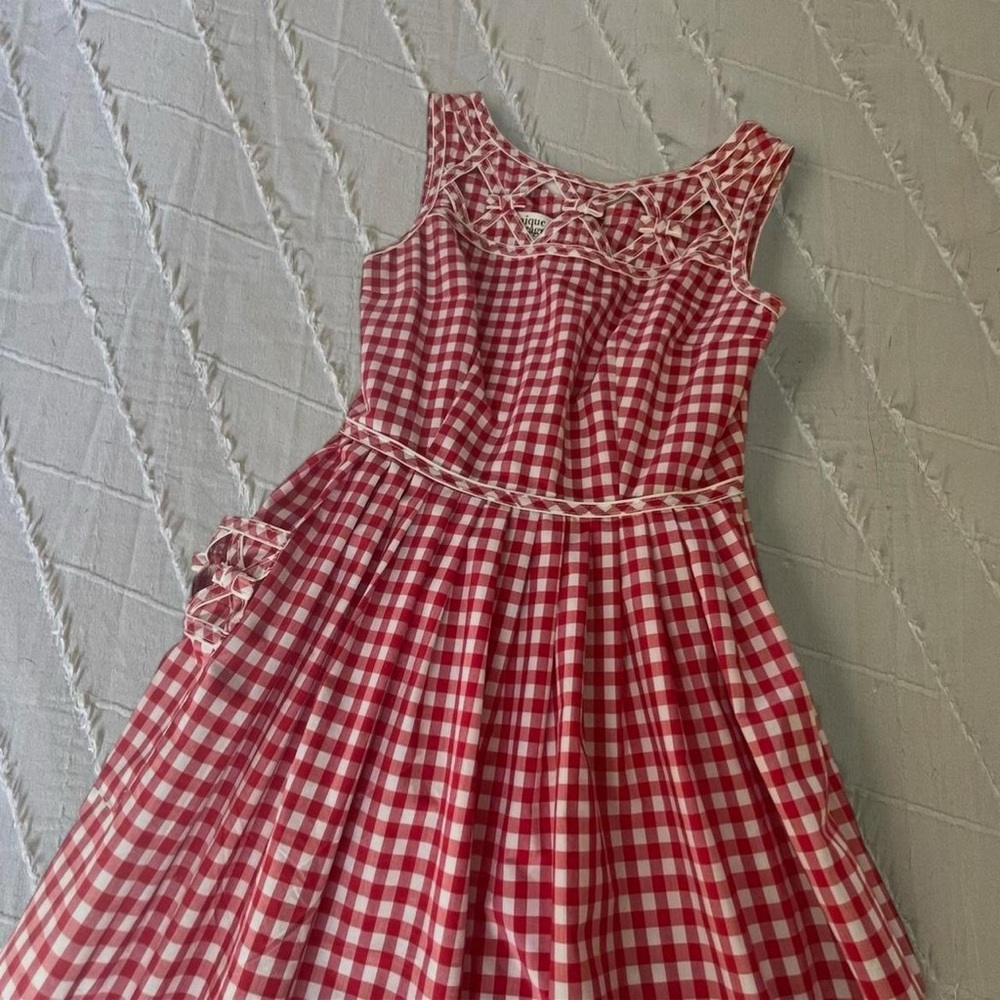 ♥️ UNIQUE VINTAGE • gingham swing dress w adorable cut out and bow details